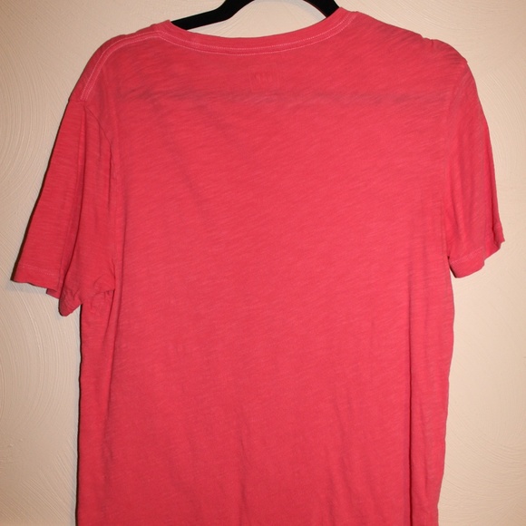 Gap Tee - Picture 2 of 2